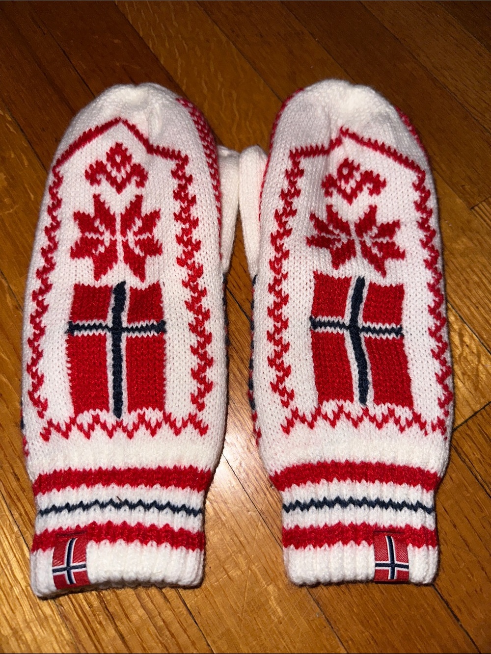 Red and White Norway Flag Knit Mittens fleece lined unused